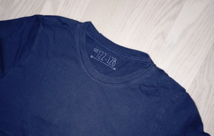 Tee-shirt bleu marine
T. 122-128 cm - photo numéro 2