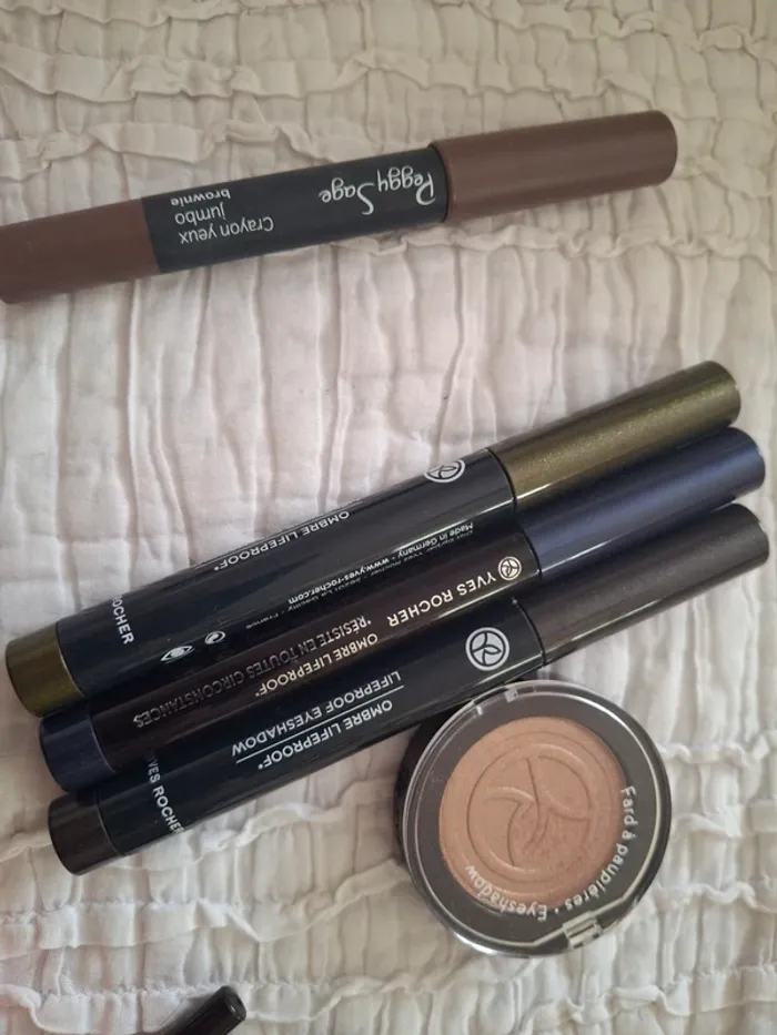 Lot de maquillage Clinique, Peggy Sage, Adopt - photo numéro 4