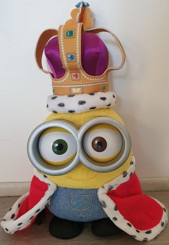 Roi Bob Minion British Invasion peluche parlante