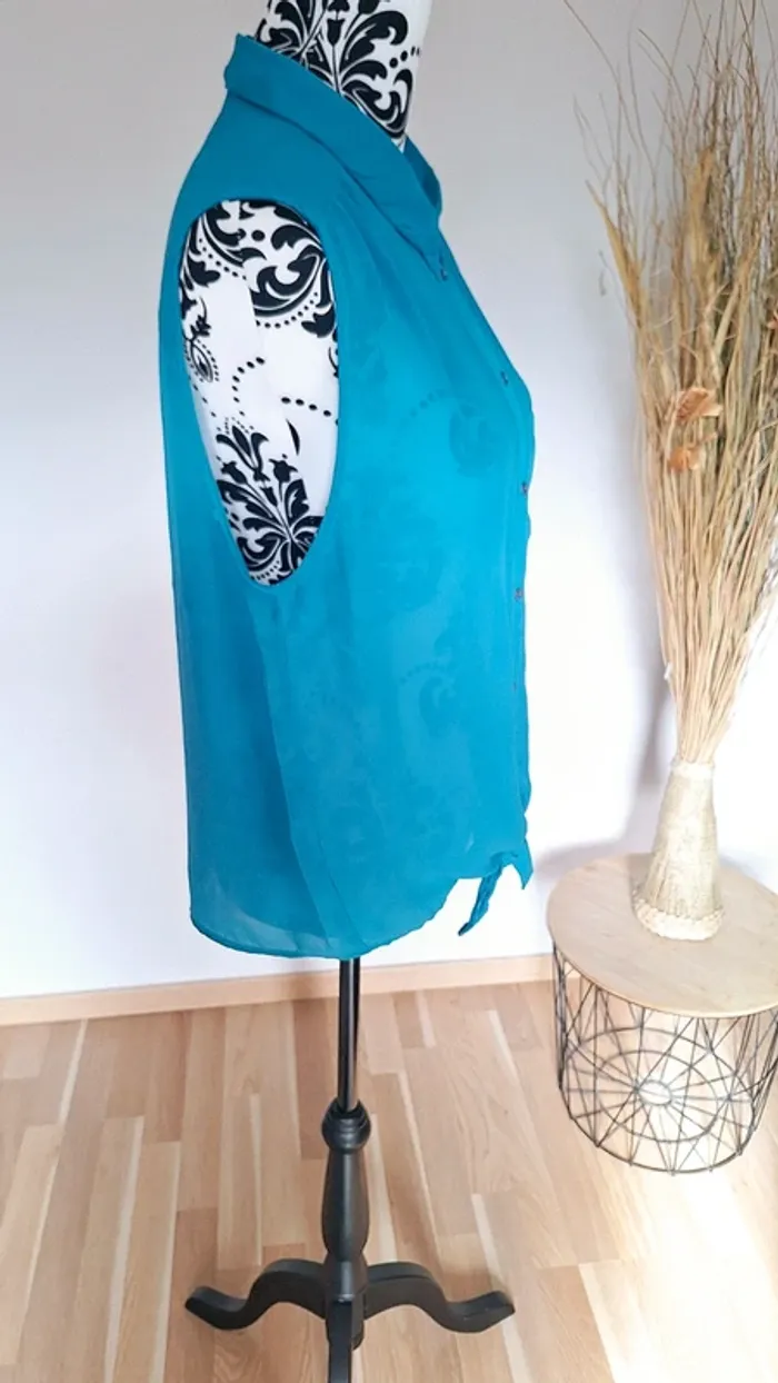 Sublime blouse turquoise sans manches en excellent état - photo numéro 2