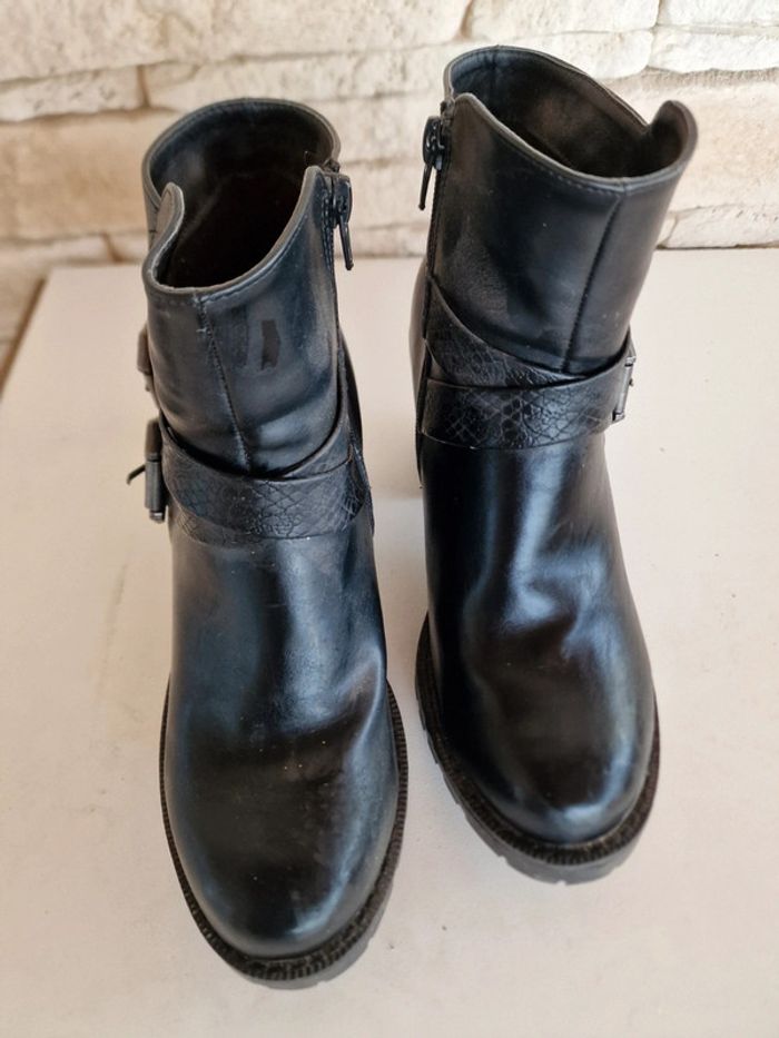 Bottines à fermeture eclair avec 2 boucles sur le côté