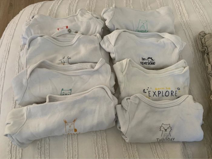 Lot de 8 bodys - photo numéro 2