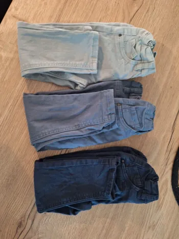 Lot 3 pantalon kiabi 24mois