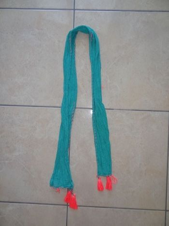 foulard à ponpon