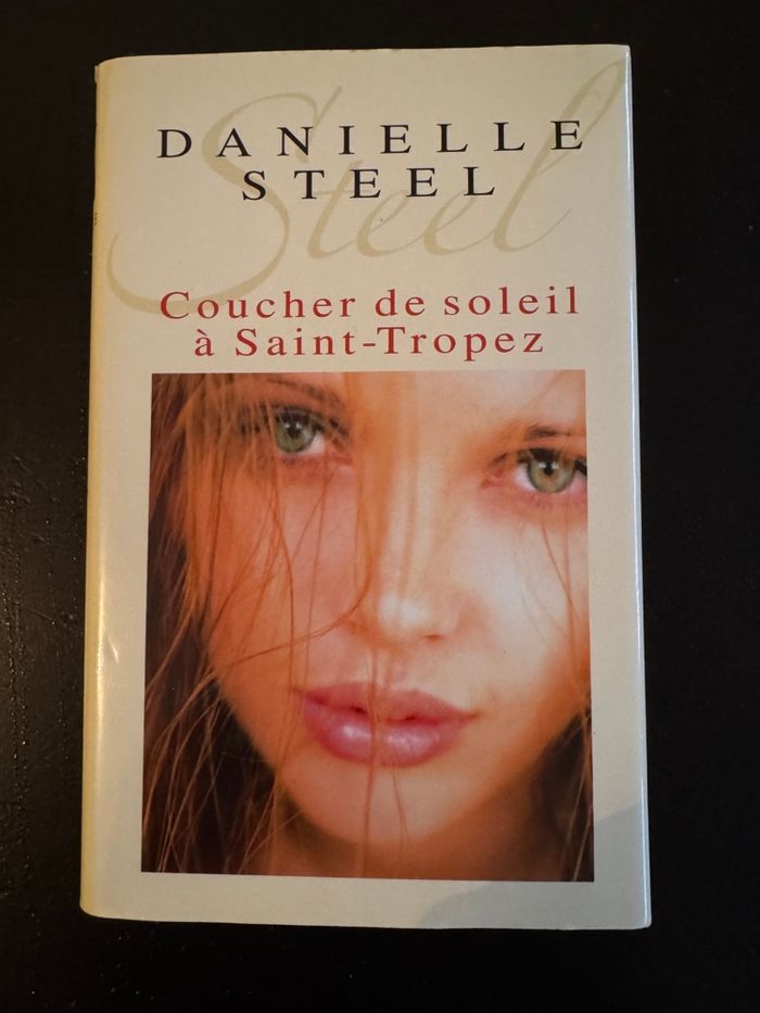 Livre couches de soleil s saint-tropez danielle steel