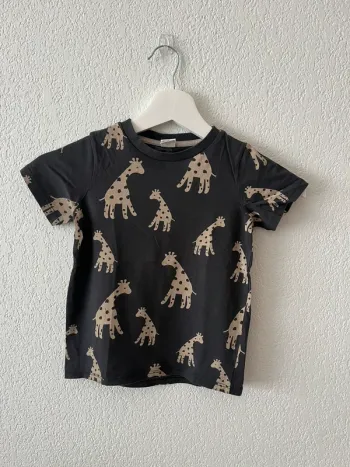 T-shirt H&M 2-3 ans – gris foncé imprimé girafes