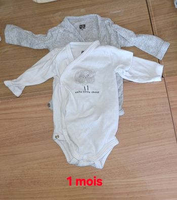 Pyjama + bodys bebe 1 mois