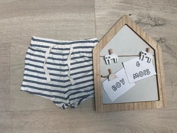 Short blanc rayé bleu