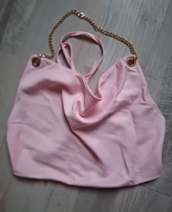 Croc top rose avec chaînette