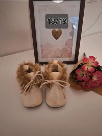 Chaussures pour bébé taille 18 19 en bon état
