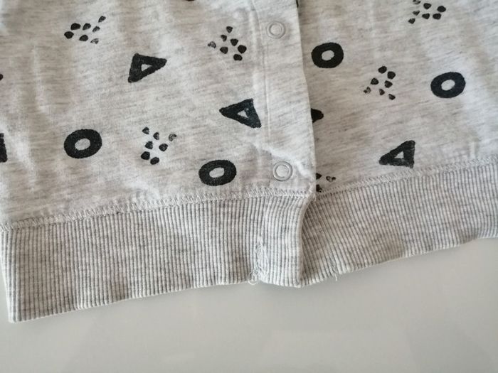 T. Shirt ou sweat fin manches longues 12 mois - photo numéro 9