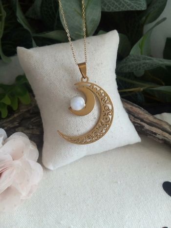 Collier triple lunes pierre naturelle à flash bleu