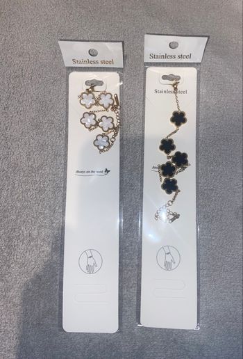 Lot de 2 bracelets en forme de trèfle 