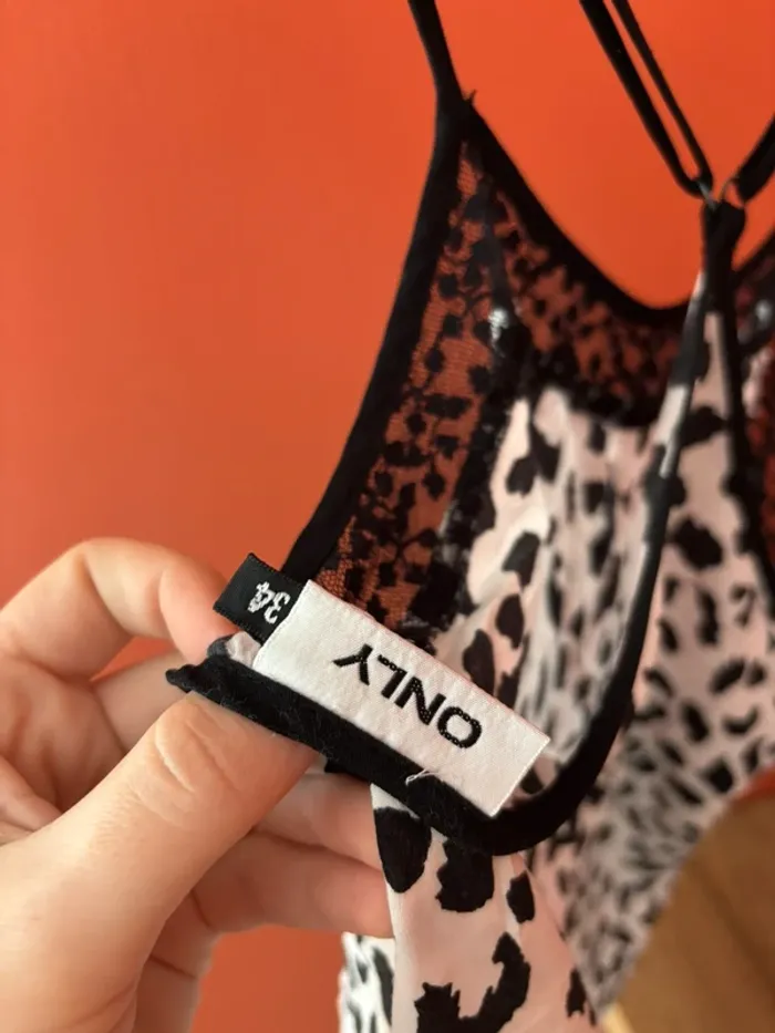 Top à motifs léopards noir et blanc Only Taille XS - photo numéro 4