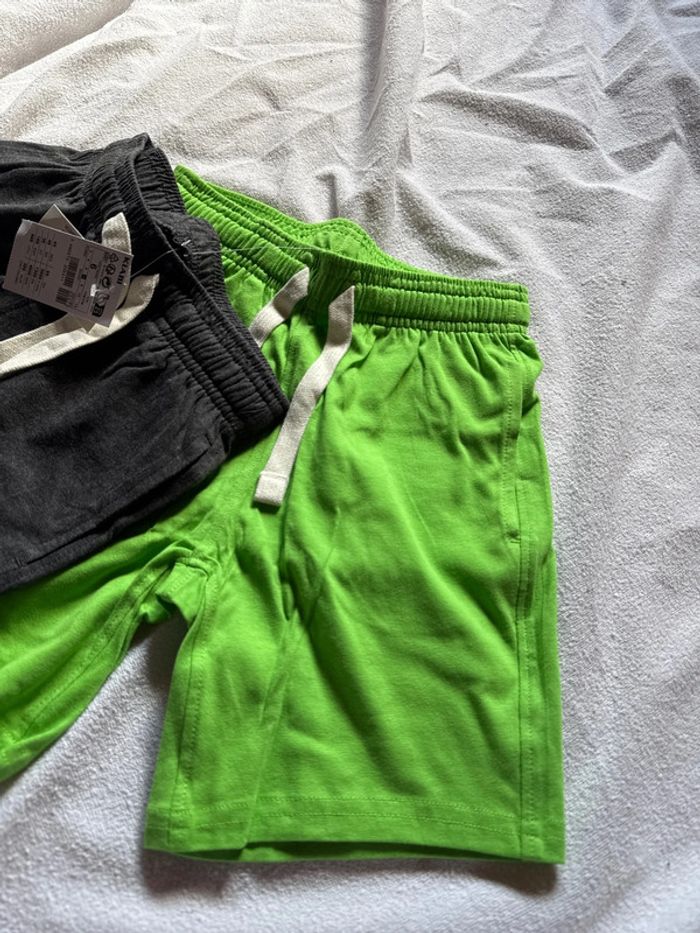 Lit de 2 shorts neufs avec étiquette taille 6 ans - photo numéro 3