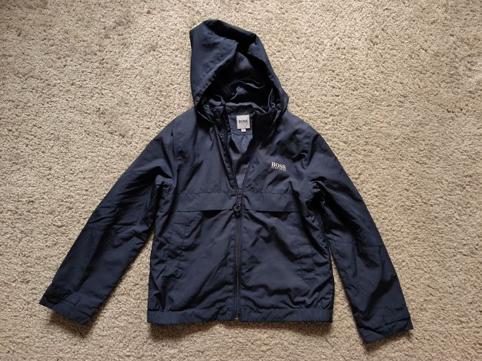Coupe vent bleu marine Hugo Boss taille 8 ans