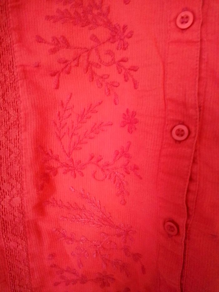 Chemisier/ blouse rose foncé Jac Jac avec motif brodé manches courtes avec col V - photo numéro 2