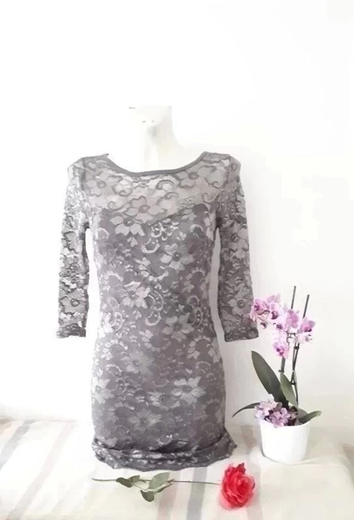 💗 Robe chic courte et moulante dentelle manches 3/4 décolleté dos - photo numéro 2