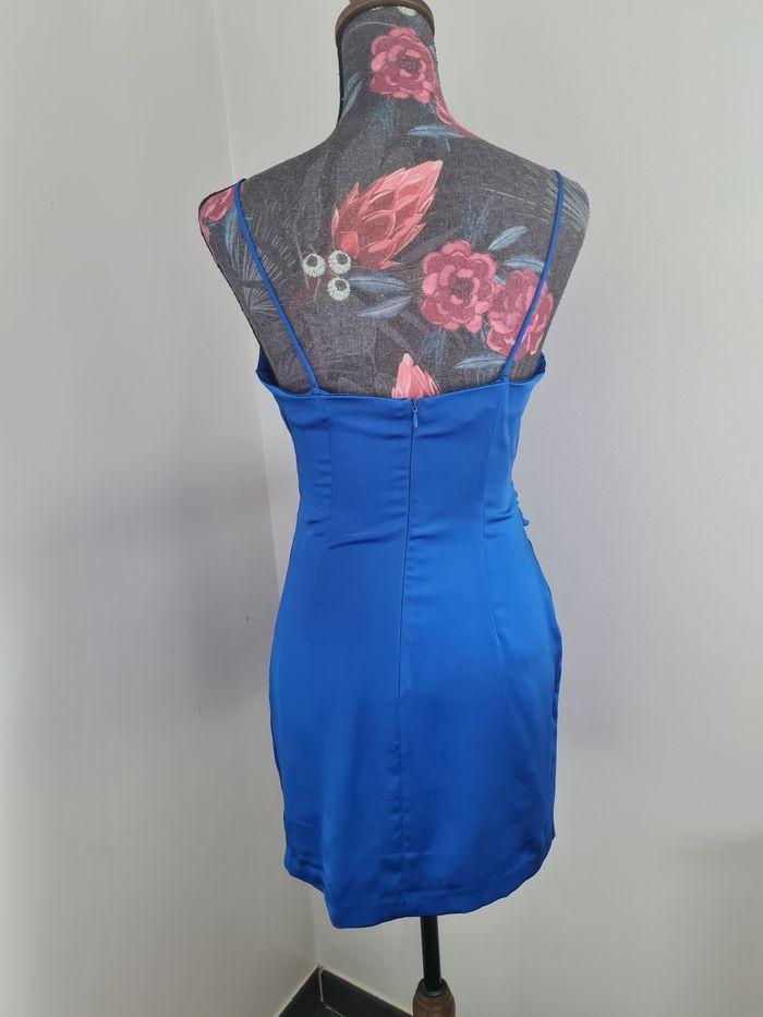 Superbe robe satinée bleue zara - photo numéro 3