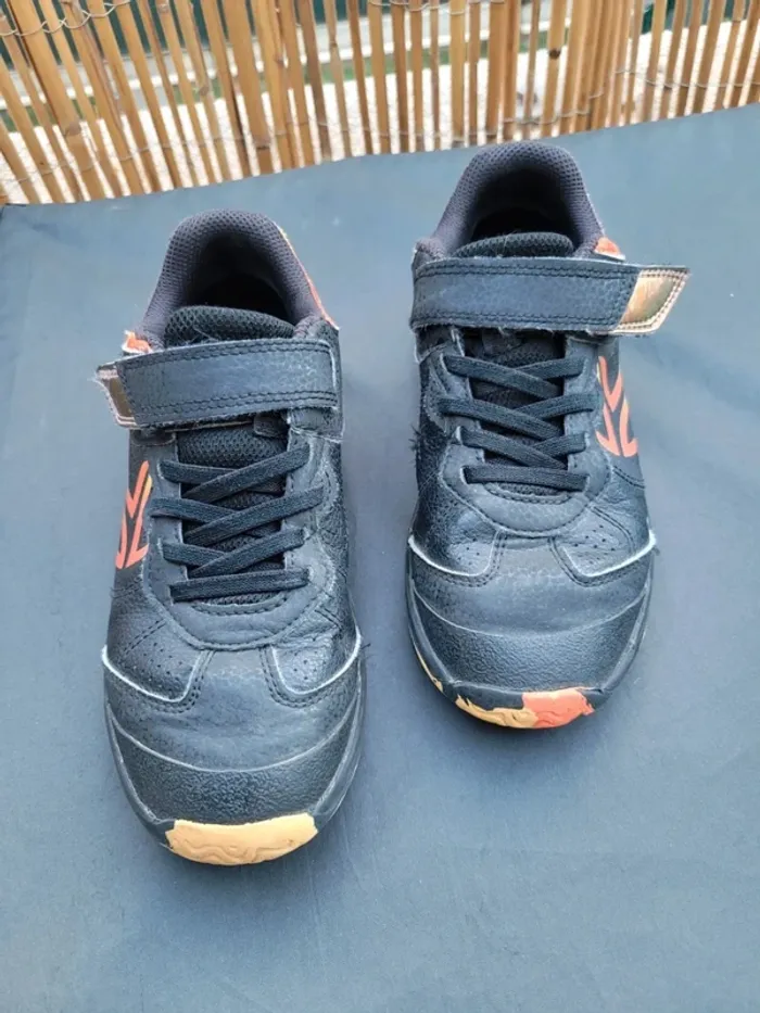 Basket decathlon indestructible résistante ts160 à scratch noir et