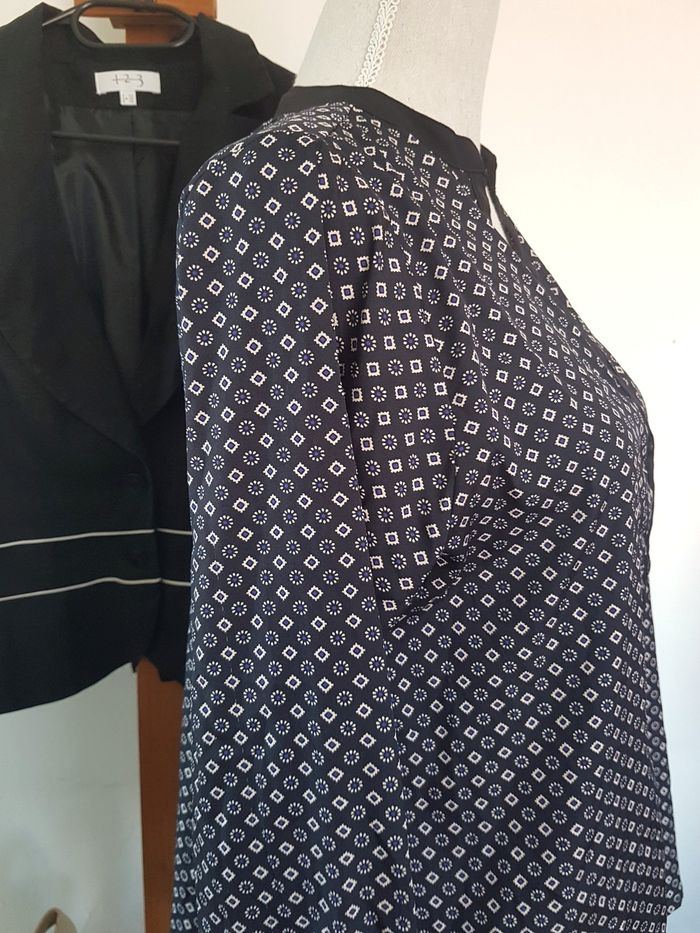 Chemise satinée noire, marine et blanche. Concept français. Kalaïs. T42 aisselles 51cm haut 65cm. - photo numéro 2