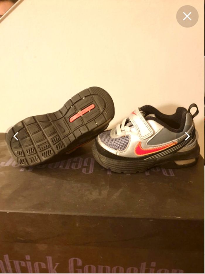 Baskets bébé NIKE taille 21 etat NEUF - photo numéro 3