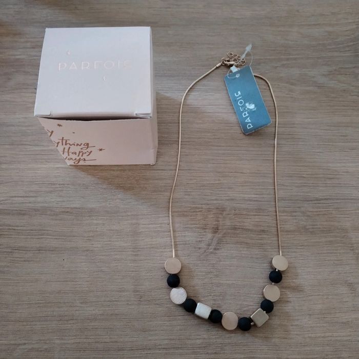 Collier or et noir Parfois