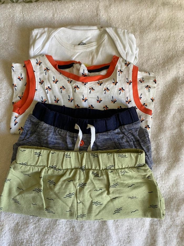 Lot de vêtements en 3-6mois - photo numéro 3