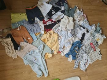 Lot vêtements bébé
