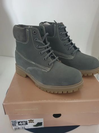 Bottines grises dessus cuir Taille 36