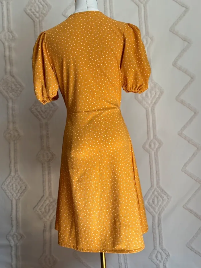 Robe portefeuille moutarde à pois MANGO – coupe cache-cœur, manches bouffantes, taille XS - photo numéro 9