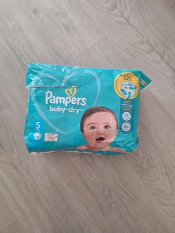 Couches Pampers baby dry taille 5 - entamé