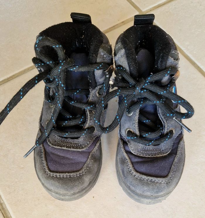 Chaussures de marche decathlon bleues taille 27 en bon état - photo numéro 2