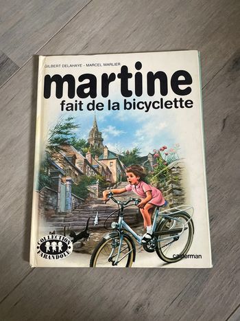 Martine fait de la bicyclette
