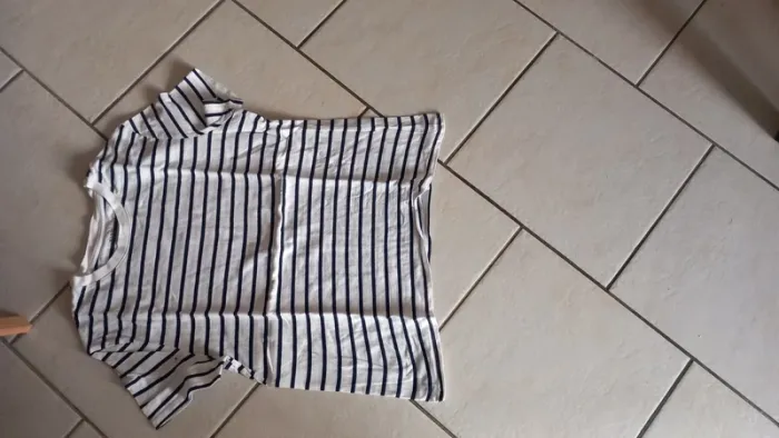 Tee shirt marine et blanc rayé taille m