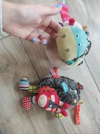 Jouets peluche éveil bébé