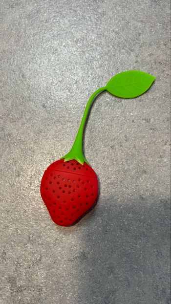Infuseur à thé en forme de fraise en silicone 