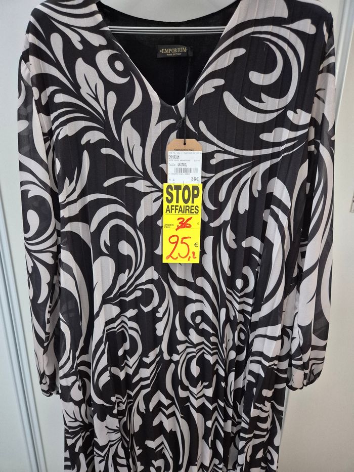 Robe Emporium TU Neuve