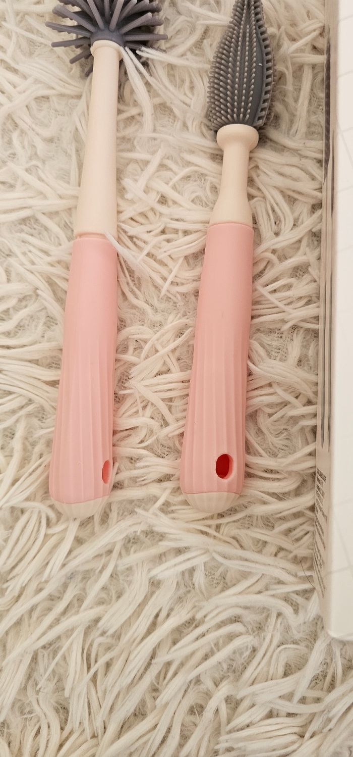 Lot de 2 goupillons roses en silicone Neufs - photo numéro 4