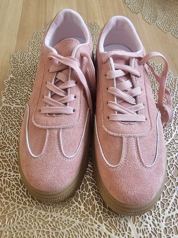 Baskets rose neuve T40