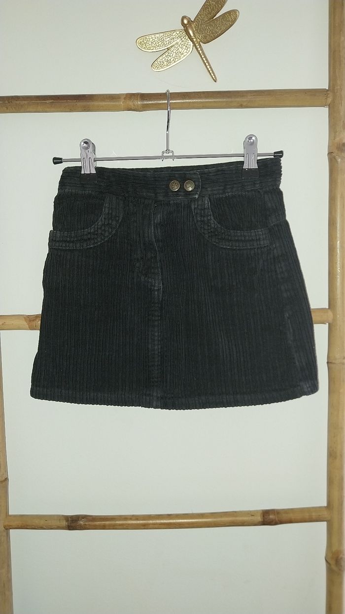 Jupe Okaidi en velours côtelé noir excellent état 8 ans
