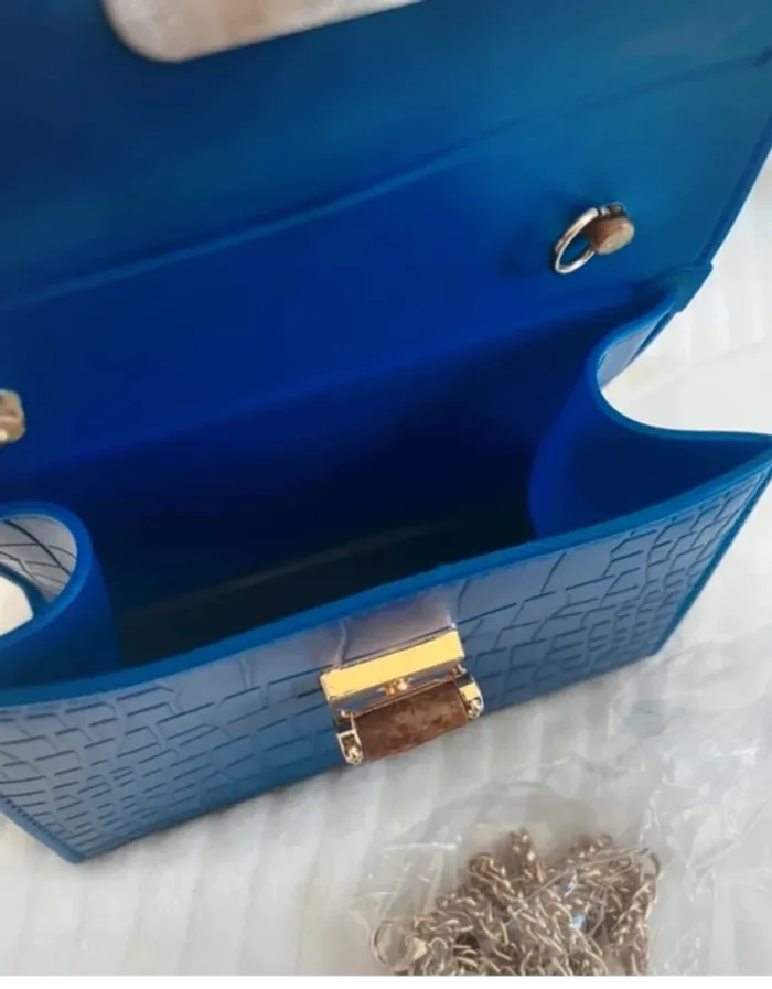 Sac à main bleu effet croco avec poignée en bambou - photo numéro 5