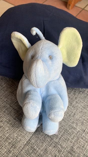 doudou éléphant bleu et vert / peluche
