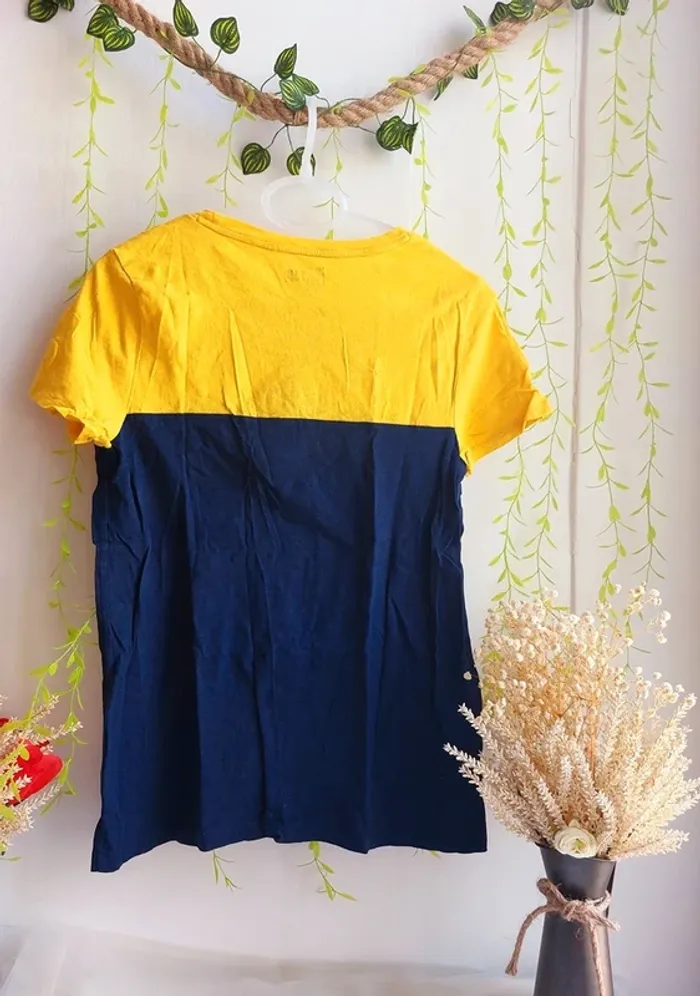 T-shirt Tommy Hilfiger – S – Jaune & Bleu marine – État : Excellent - photo numéro 2