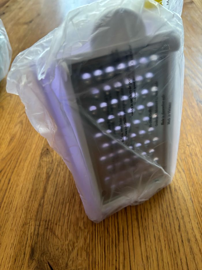 Râpe à main Tupperware neuf
