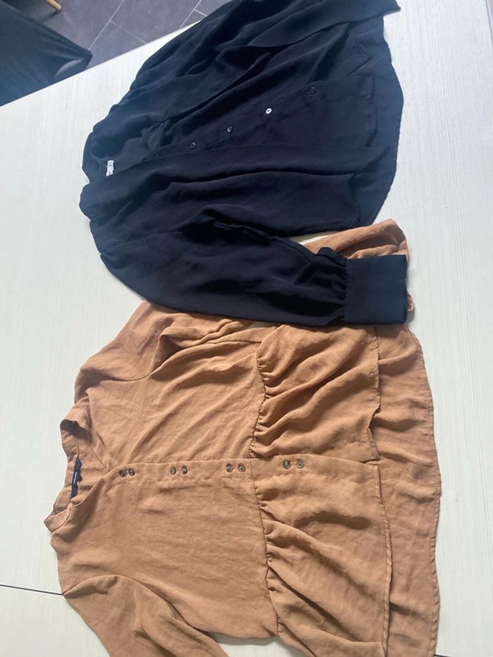 Deux hauts noir et marron