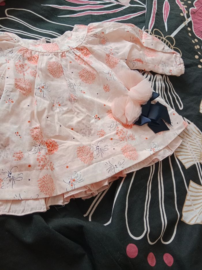 Haut  bébé. Et vêtements bébé fille de naissance jusqu'à 10 mois.