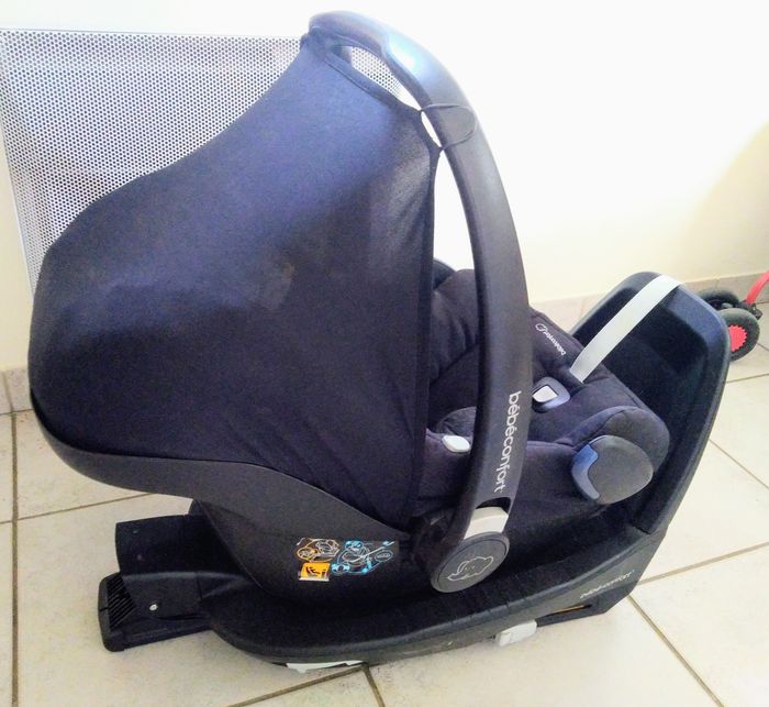 Cosi Bébé confort et sa base isofix - photo numéro 2