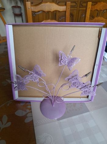 Porte photo violet en métal, en forme de papillons