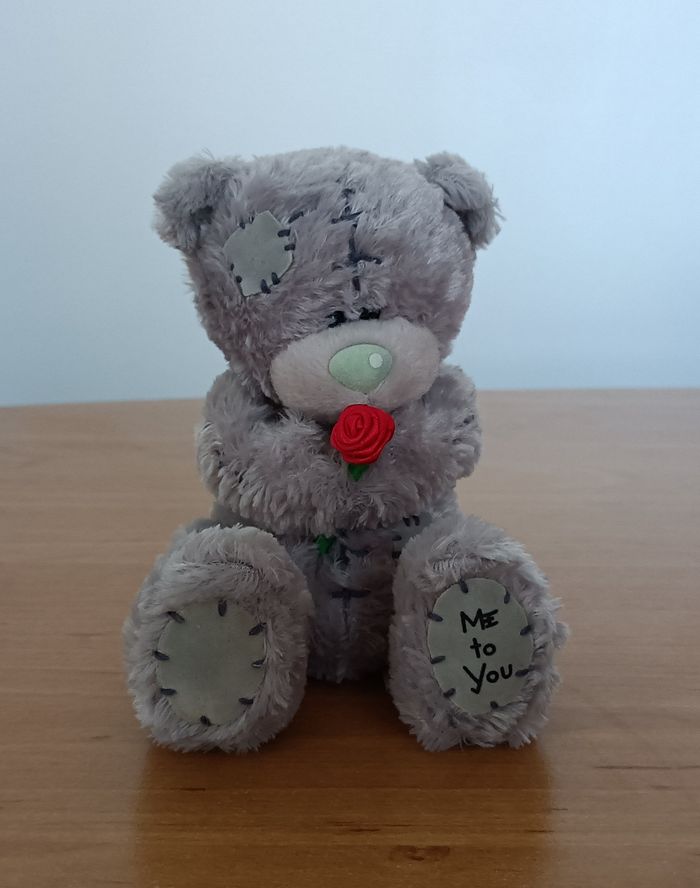 Peluche Doudou Ours gris avec rose rouge. Me to you. 19 cm